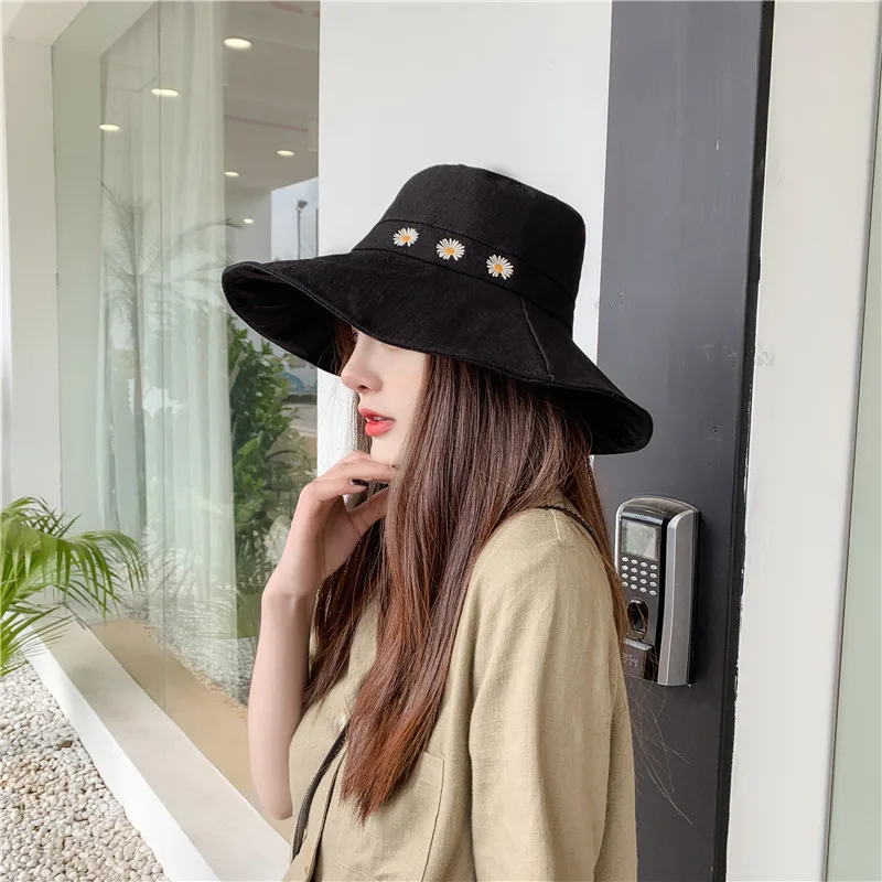 

Spring and summer 2020 new Korean version sweet Fisherman Hat Lady Daisy double-sided sun shading student sun net red basin hat