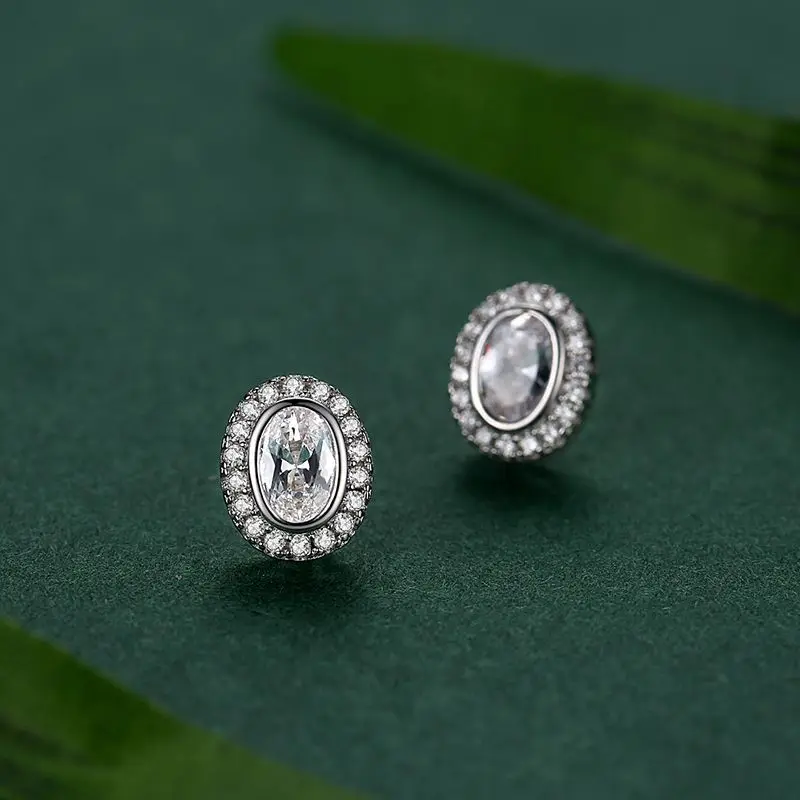 

Серьги из серебра 925 пробы с искусственным бриллиантом