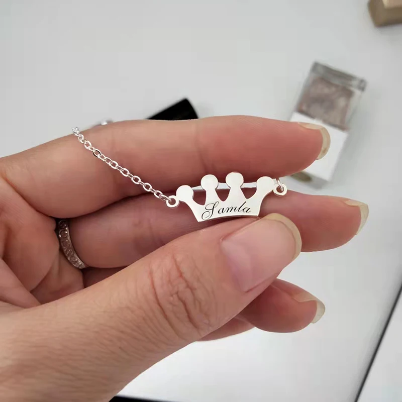 

Ожерелье из серебра 925 пробы с гравировкой имени и короны на заказ