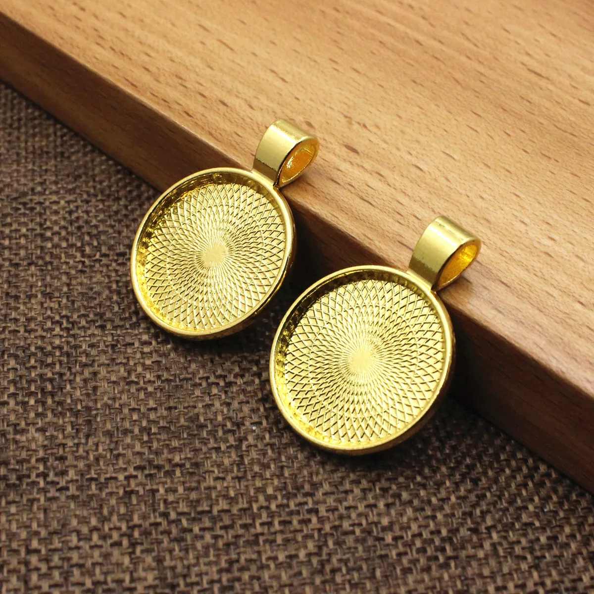 20mm Round Pendant Tray Cameo/Glass/Cabochon Frame bezel Settings Zinc Alloy 20pcs/lot (K05148) |
