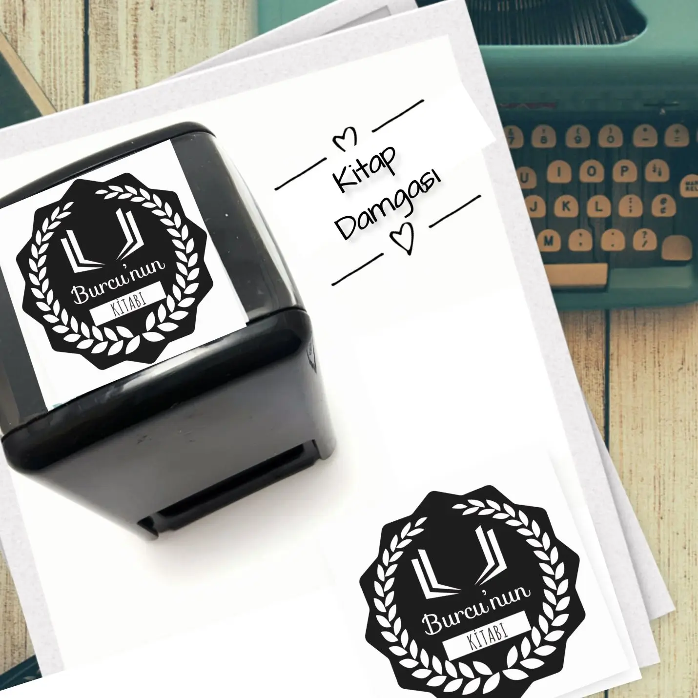 

Personalized Retro style Book Kaeleri -414