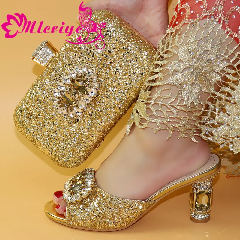 Новое поступление комплект из итальянских женских туфель и сумочки синего цвета