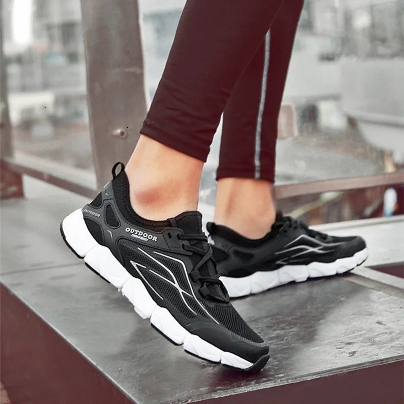 Женская обувь для бега Легкие Нескользящие беговые кроссовки мужчин дышащая