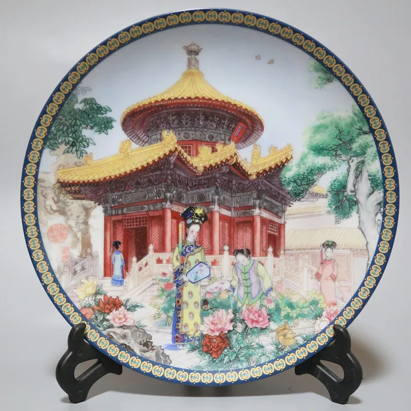 

Фарфоровая тарелка Spring Of Royal Garden