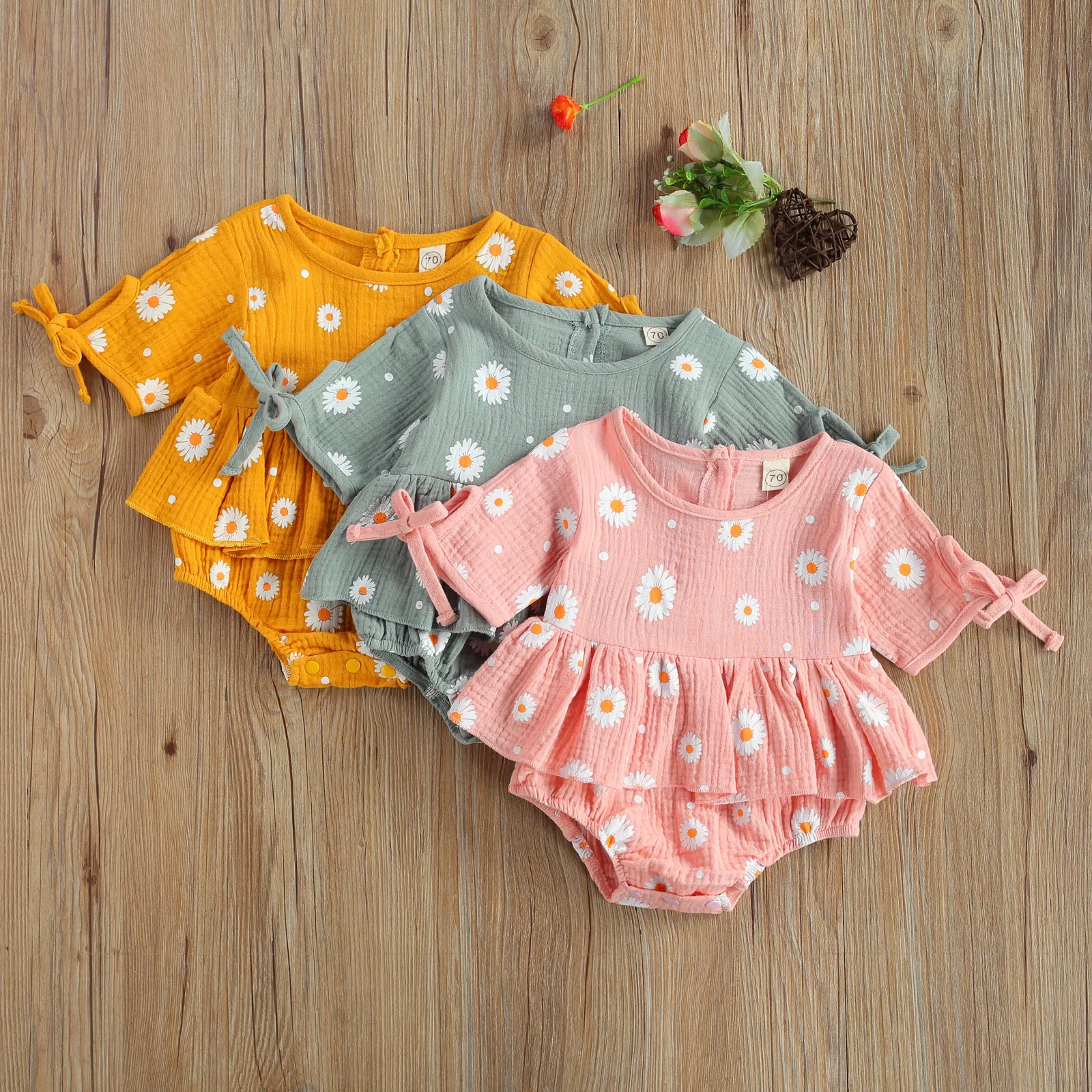 

Baby Girl's Casual Cartoon Daisy Print Falbala Round Neck Half Sleeve Loose Ruffle Bodysuit Daily Life