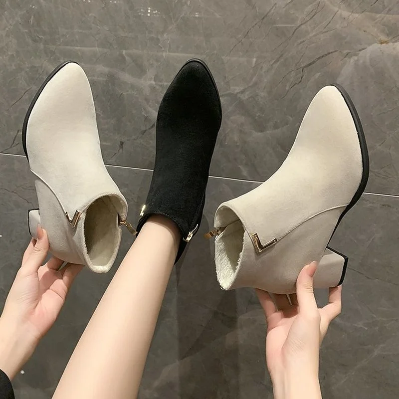 

Модные женские ботинки, повседневные кожаные ботинки на высоком квадратном каблуке, зимние теплые женские ботинки с острым носком и резино...