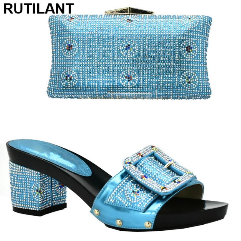 Комплект из туфель и сумочки небесно голубого цвета в итальянском стиле Женский