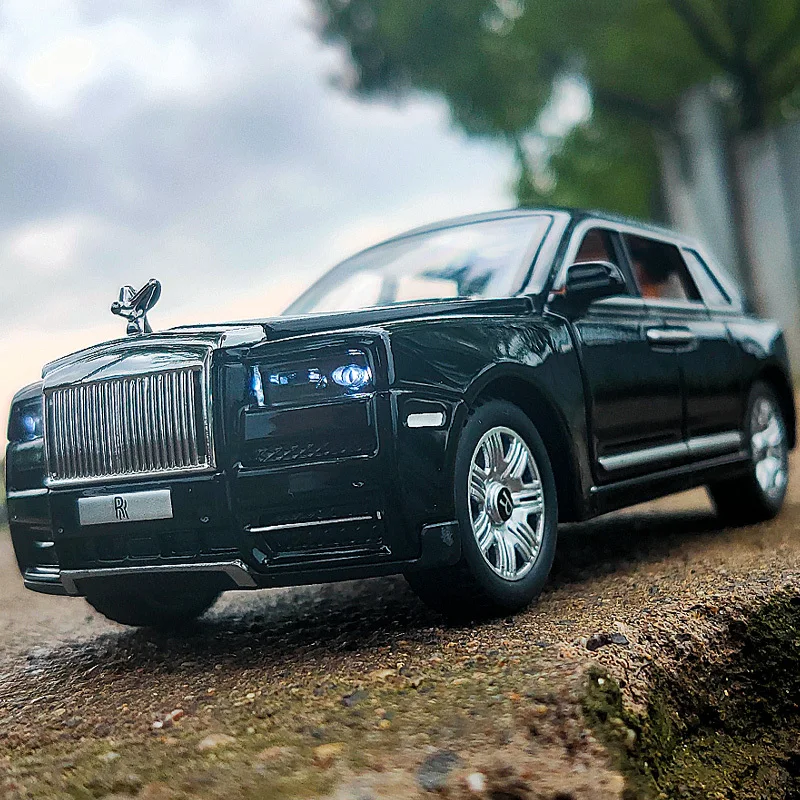 

1:32 Rolls Royce Cullinan Alloy Car Model Diecasts Metal Toy Car Model Simulation Collection Sound and Light Childrens Toy Gift