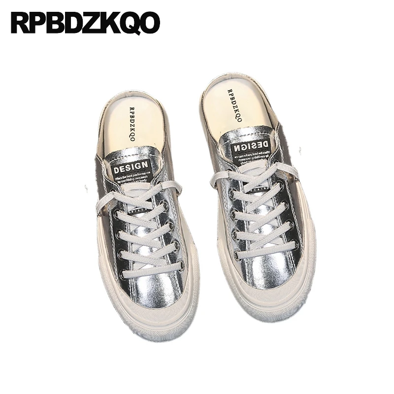 Женские кроссовки на плоской подошве серебристые с круглым носком шнуровке