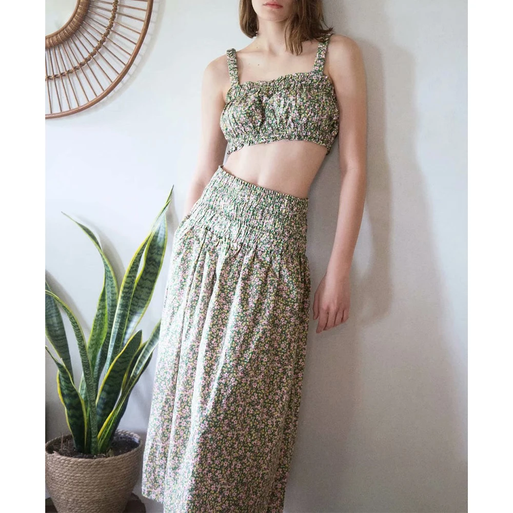 Женский комплект из двух предметов укороченный топ на бретельках с зеленым