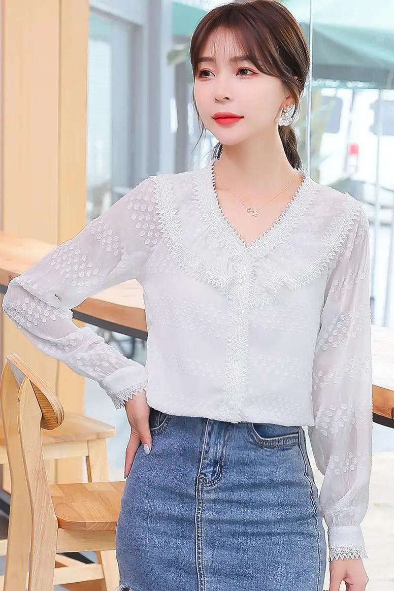 

COIGARSAM Full Sleeve Shirt Womens tops New Spring Chiffon Lace V-Neck Women shirts White 8362