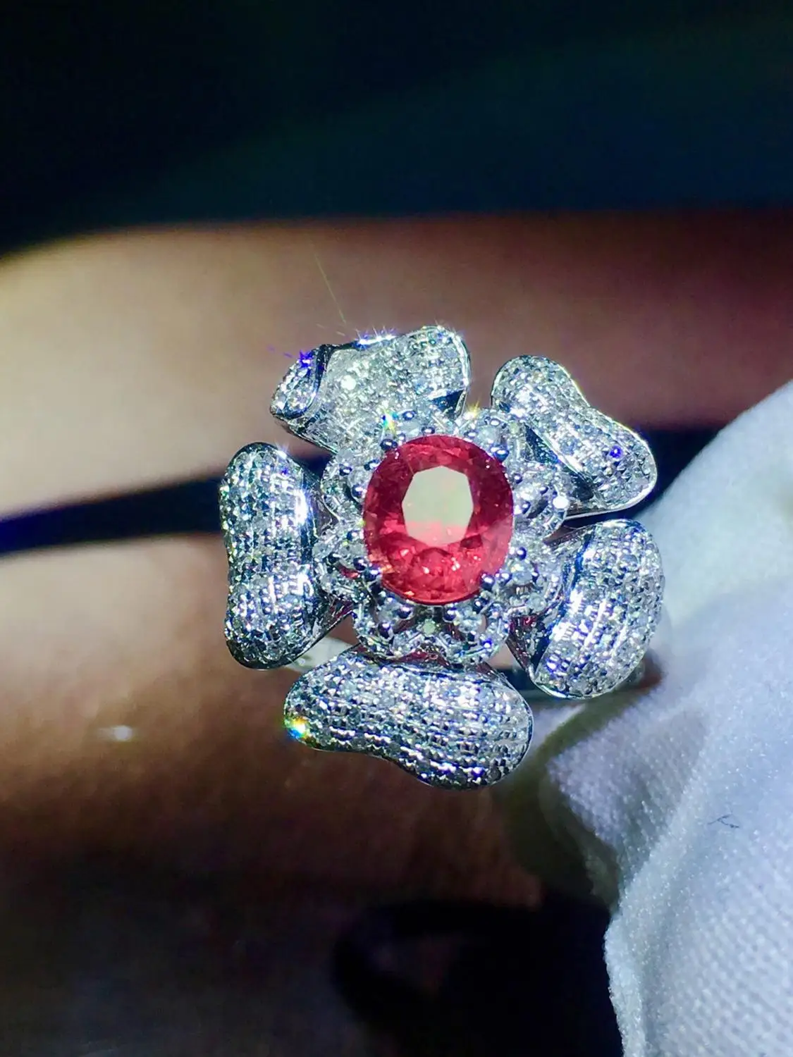 Женское кольцо с бриллиантами диаметром 1.25ct | Украшения и аксессуары