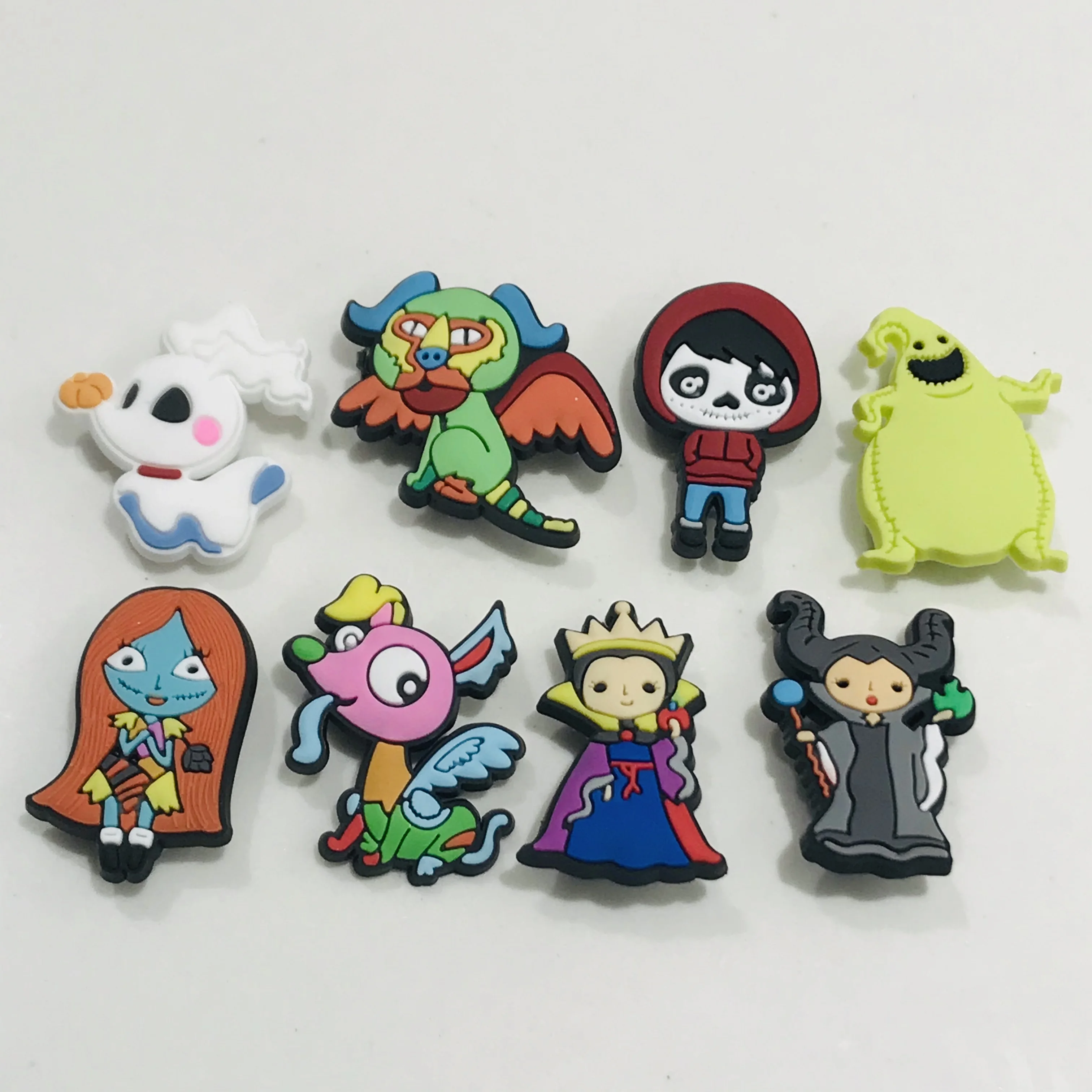 

Новинка, оптовая продажа, 100 шт., смешанный Монстр ведьмы из ПВХ с испугаемым рисунком, украшения для волос «сделай сам» с плоским основанием,...