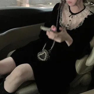 

Autumn 2021 French Vintage Hepburn court style velvet lace stitched waist closing Long Sleeve Dress