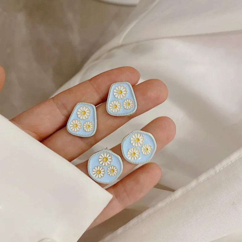 

Daisy Flower Earrings Symmetrical Korean Jewelry Cute Flower Small Stud Earrings For Women 2021 New Fashion Sweet Earring