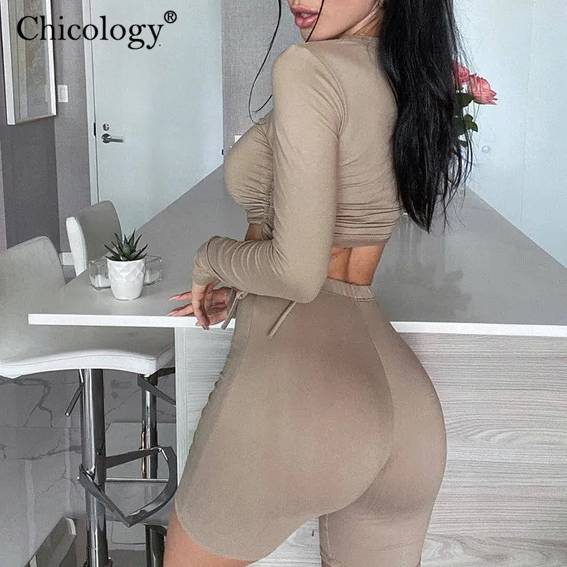 Chicology badycon спортивный комплект из 2 предметов укороченный топ байкерские шорты