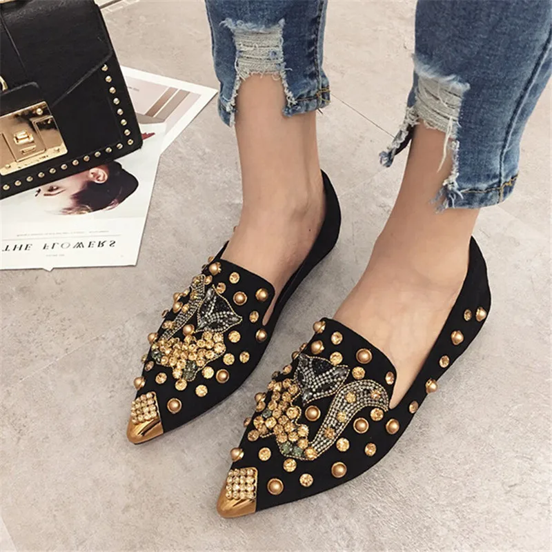 Женские кожаные туфли на плоской подошве с золотистыми металлическими вставками