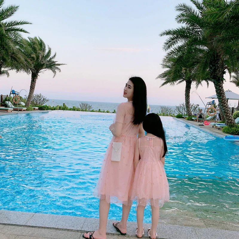 

2020 summer small new Parent-child wear girl's lace mother star net yarn princess clothing dress dress gift women's