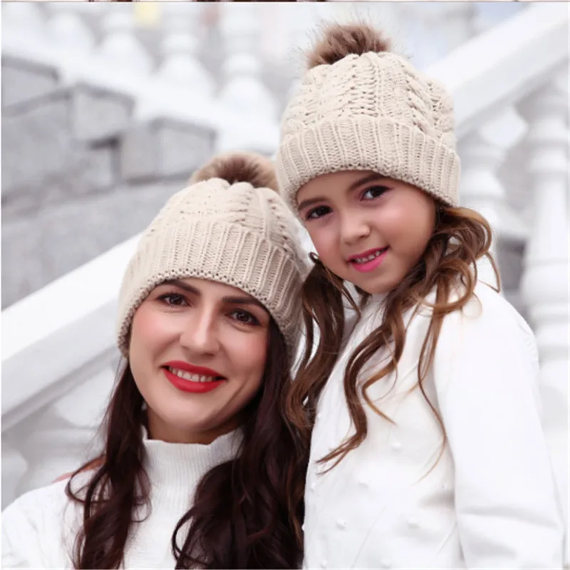 Шапка вязаная женская зимняя 2019 с помпоном из искусственного меха шерстяной