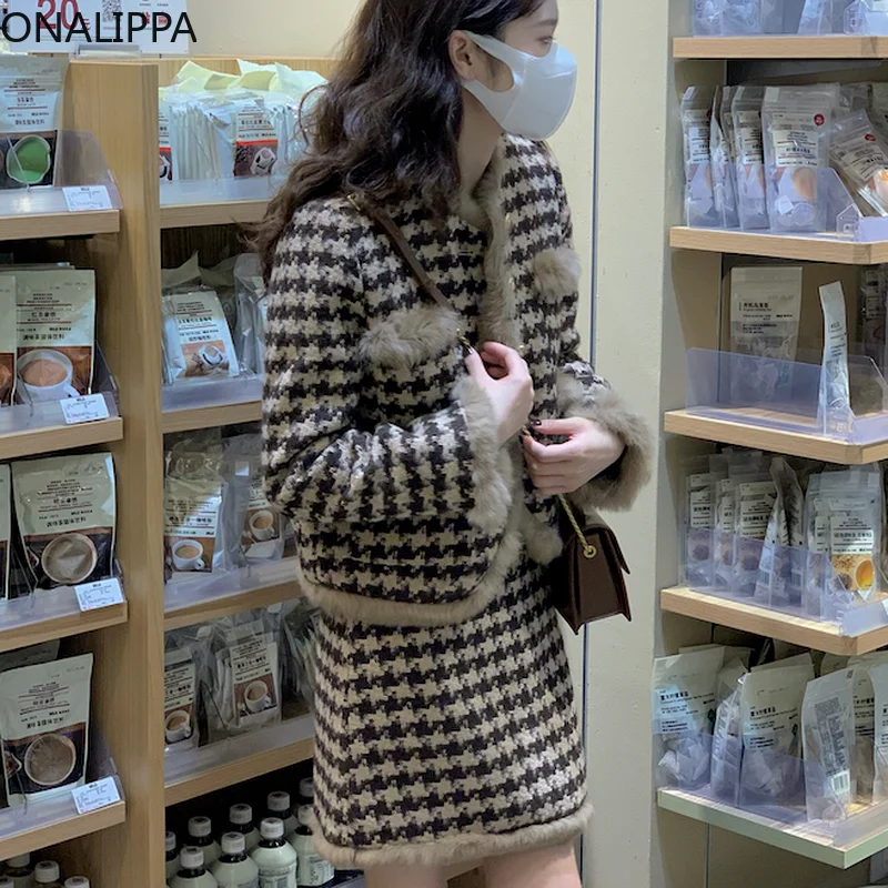 

Женский костюм из шерстяного пальто и юбки с высокой талией