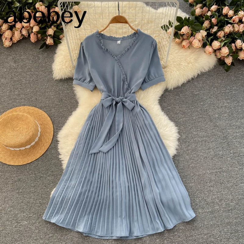 

Платье женское Плиссированное ТРАПЕЦИЕВИДНОЕ с коротким рукавом и V-образным вырезом