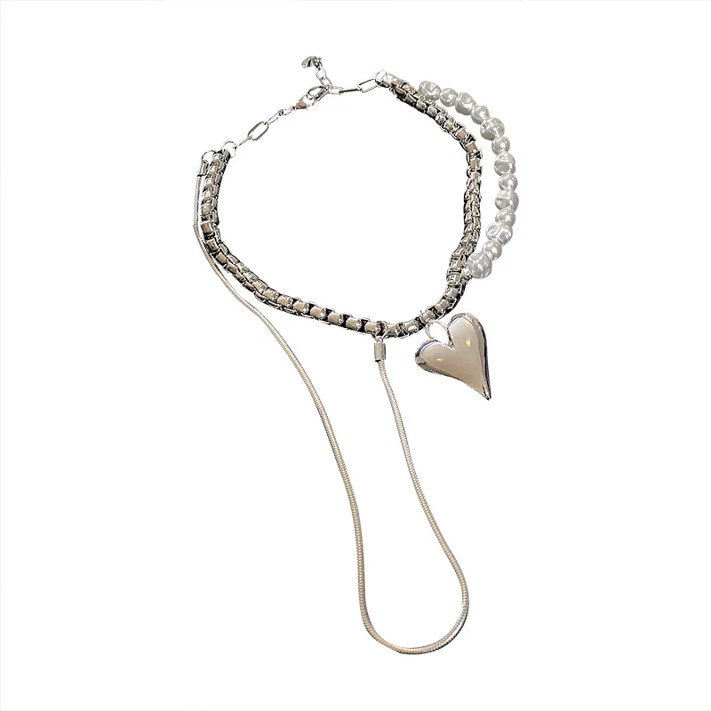 

Vintage Baroque Pearls Necklaces 2021 Heavy Metal Heart Pendant Tassel Necklace for Women Girls Party Jewelry