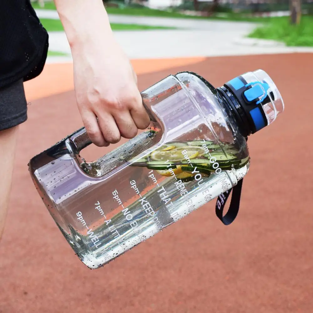 

BuildLife 1.3L 2.2L 3.78L Water Bottle With Locking Flip-Flop Lid Outdoor Gym Bottles Fitness Sports BPA Free Large Capacity Jug