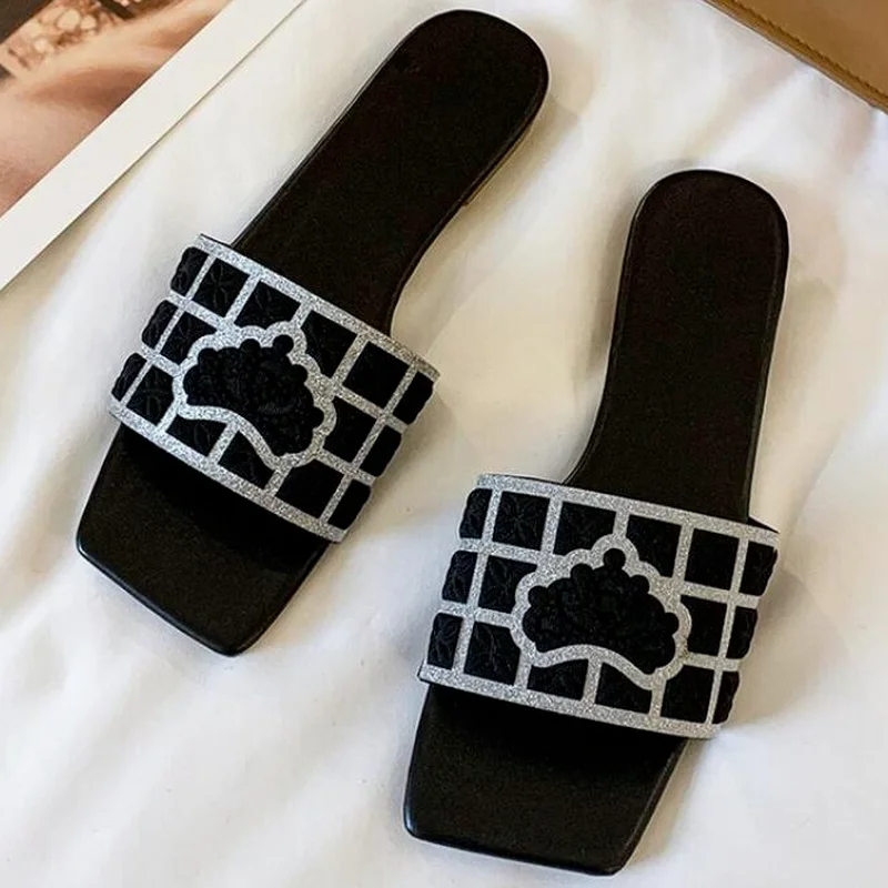 

Сандалии женские на плоской подошве, повседневные пляжные шлепанцы, квадратный носок, серебристые украшения, летняя обувь, большие размеры