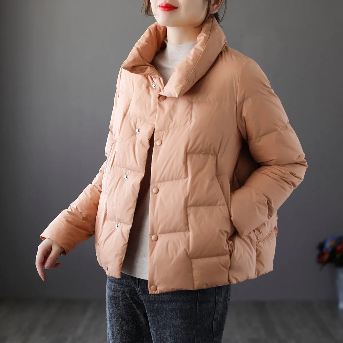 2021 autumn and winter new white duck down stand collar loose, thin, light and warm short women's down jacket
