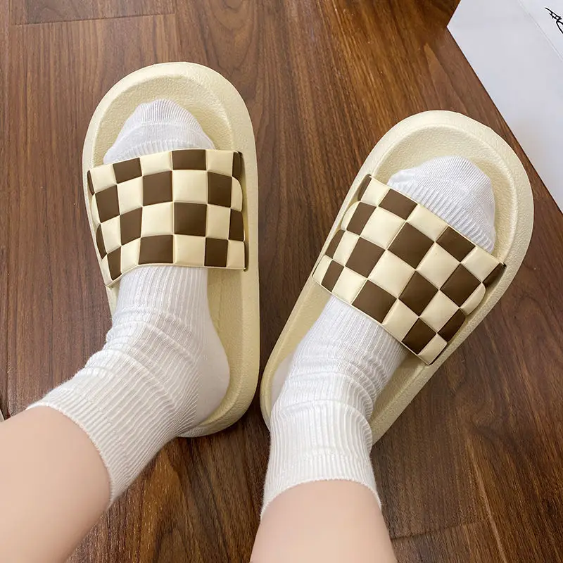 Casual Anti Slip Excrement Stepping Beach Slippers Women's Summer Fashion Wear Soft Bottom Lattice Cool Women