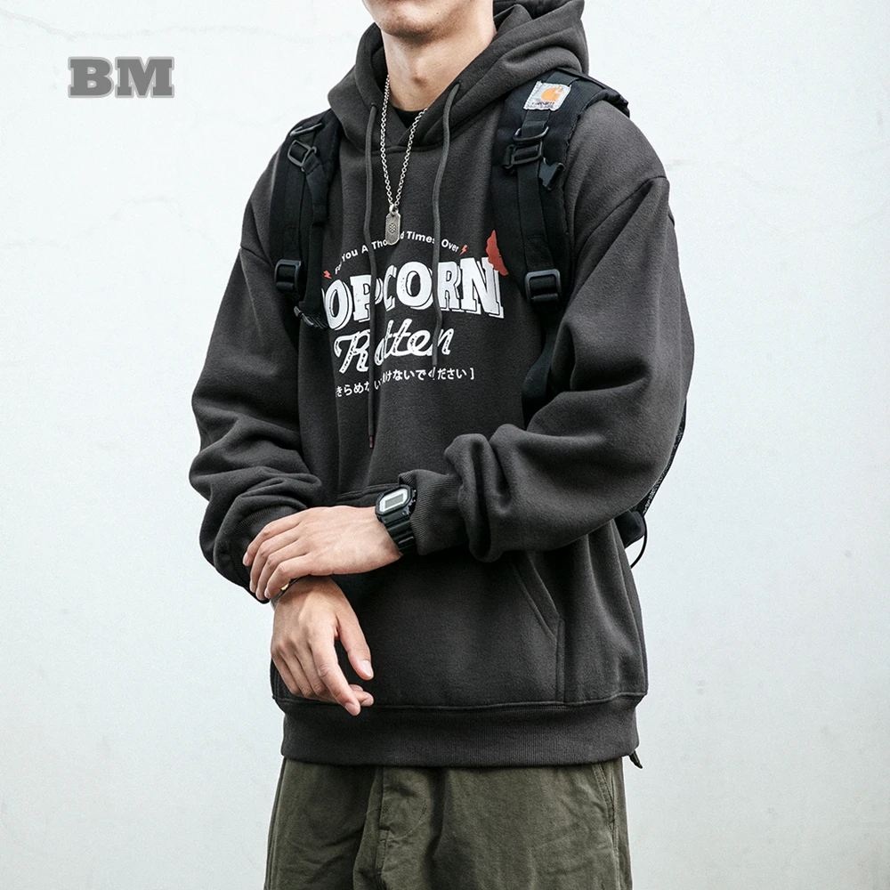 

Hoodies & Sweatshirts