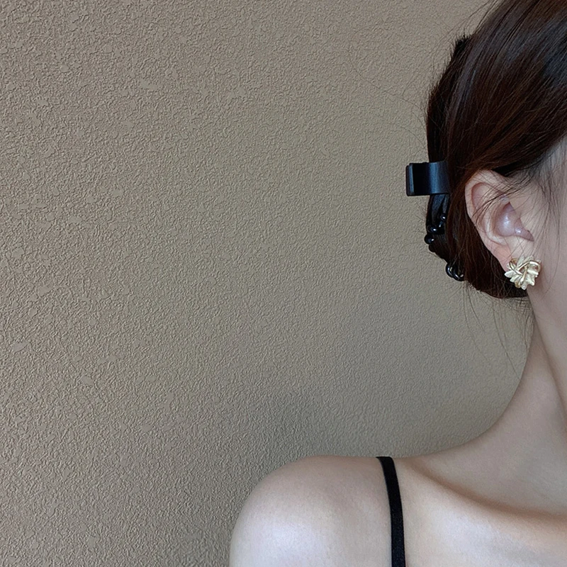 

High-end Earrings Exquisite Fashion Simplicity Sun Flower Ear Studs Silver Needle Good-looking Simple Temperament Earrings