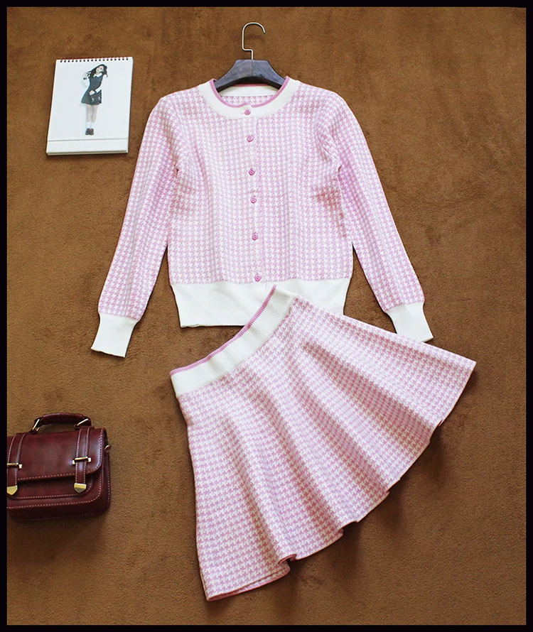 Женский трикотажный клетчатый костюм комплект из двух предметов облегающий