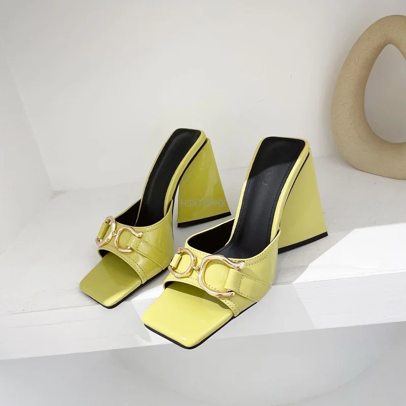 

2021 Women Design 10cm High Heels Slides Mules Summer Peep Toe Patent Leather Green Yellow Thick Block Heels Slippers Party Shoe