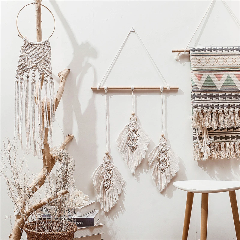 

Handwoven Macrame Tapestry 100% Cotton Feather Pendant Wall Hanging Tapestry for Home Bedroom Nordic Boho Decor Ornament Curtain