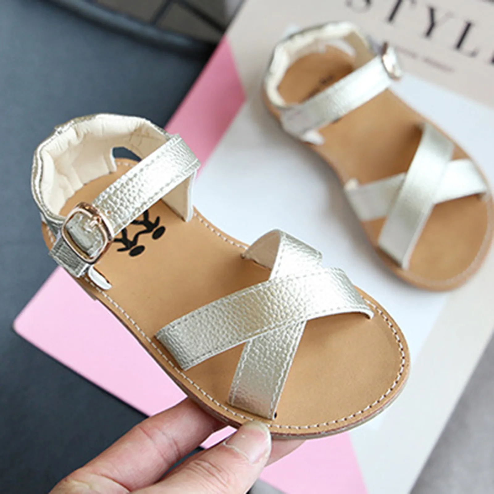 

Сандалии TELOTUNY для маленьких девочек, модные однотонные резиновые сандалии, Нескользящие летние детские сандалии с ремешком и пряжкой, 2021