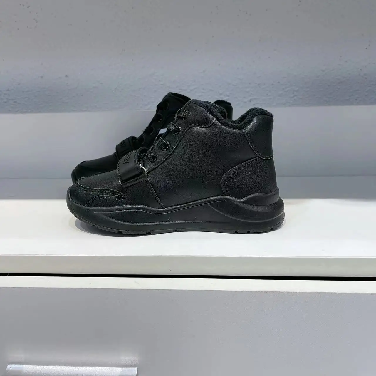 

Высококачественная индивидуальная новинка осень/зима 2021 модные высокие повседневные ботинки на шнуровке для мальчиков с бархатной подкла...