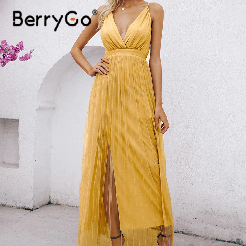 Женское кружевное платье в полоску BerryGo длинное макси на бретелях с глубоким