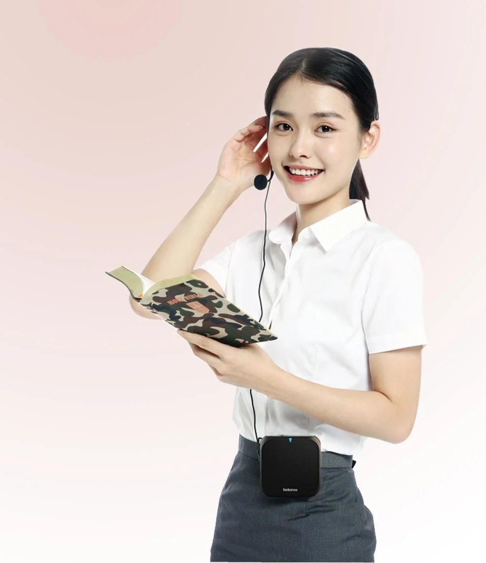 

Rolton K400 Portable Voice Amplifier Megaphone Booster with Wired Microphone Loudspeaker Speaker FM Radio MP3 Teacher Training