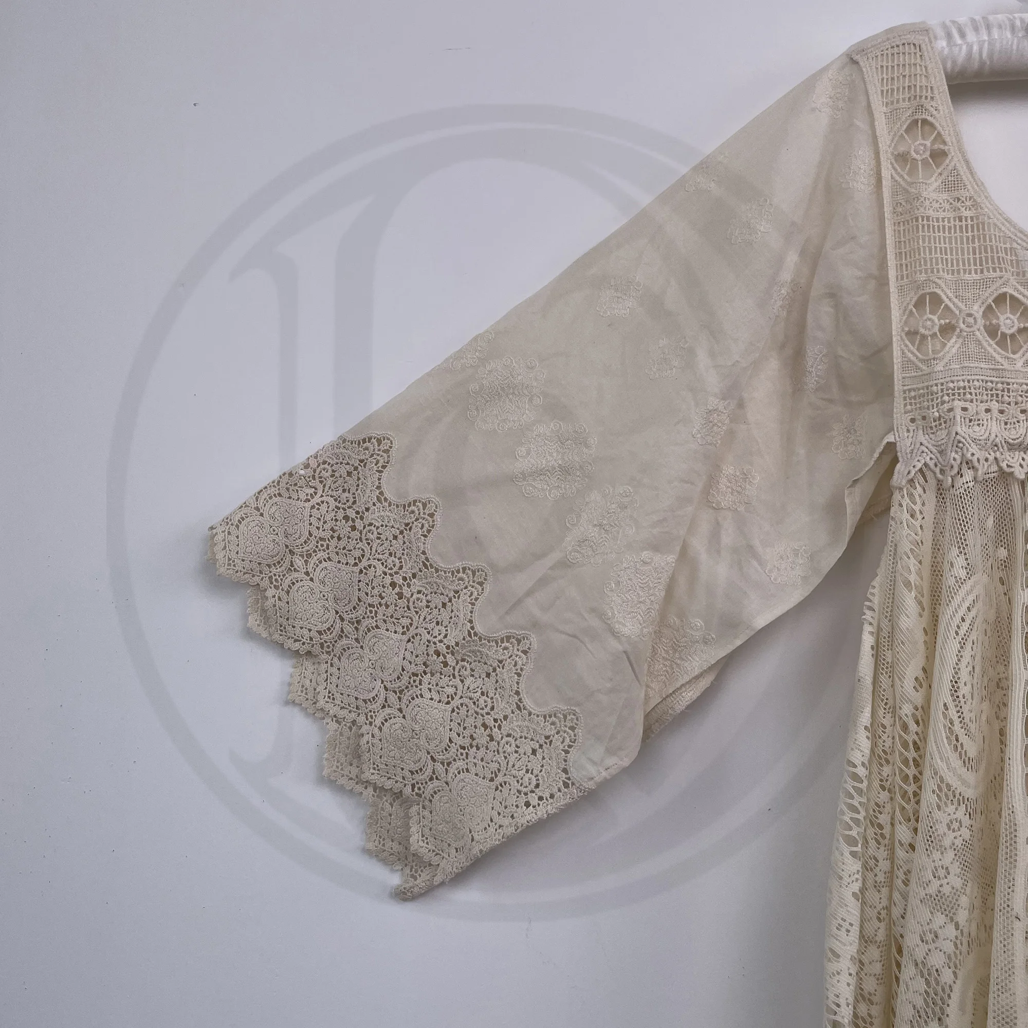 Рисунок 4 - Бежевые кружевные платья Don & Judy для фотосессии