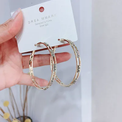 Серьги-кольца женские золотистого цвета стразы | Украшения и аксессуары