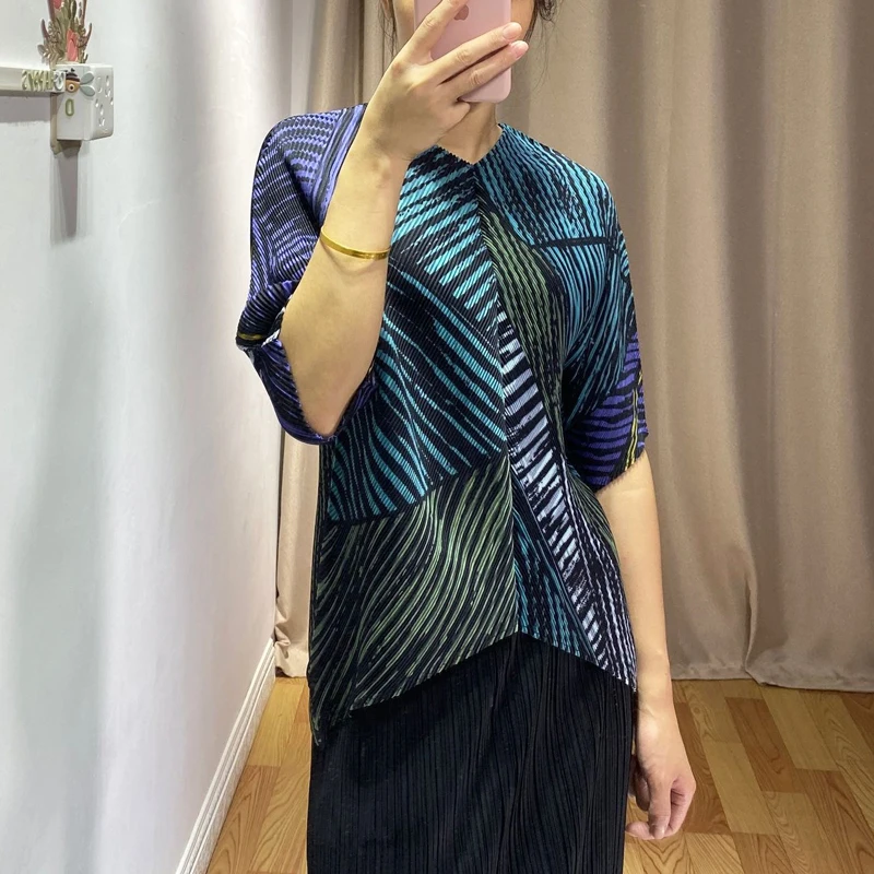 Changpleat, летняя коллекция, новинка, женские топы с принтом, футболка Miyak, плиссированная, модная, большой размер, необычный дизайн, рукав реглан, v-образный вырез, футболки