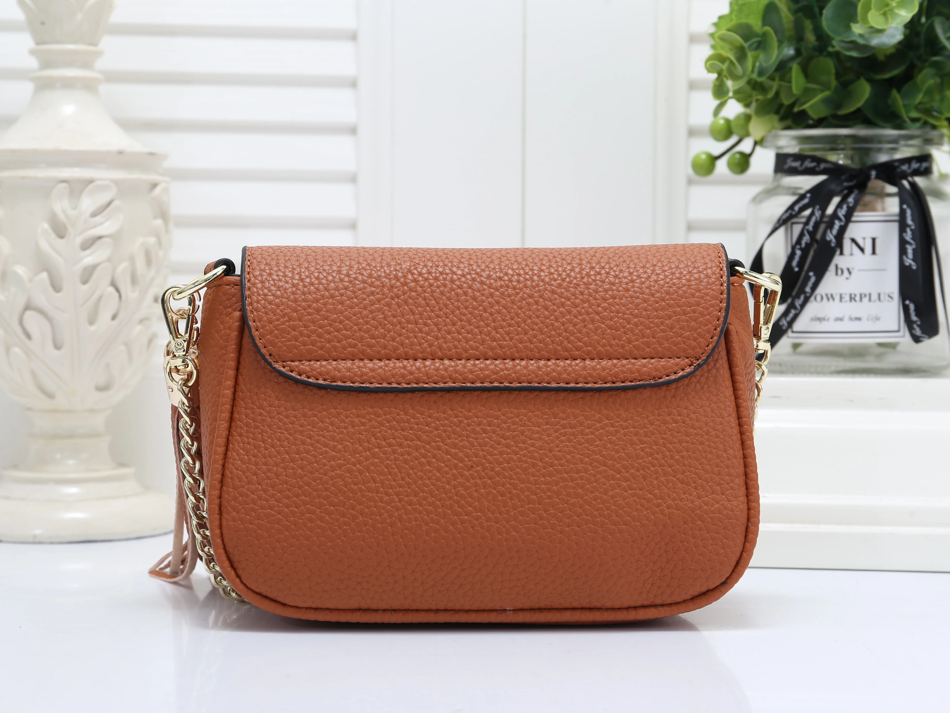 

New Ladies Luxury handbag PU leather messenger bag 2021 spring one-shoulder messenger bag lady chain travel bag 77503