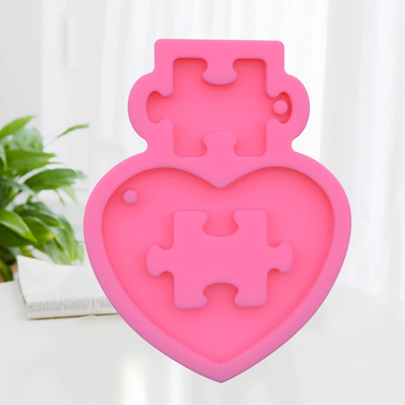 

Super Glossy Love Heart Keychain Crystal Epoxy Resin Mold Pendant Silicone Mould