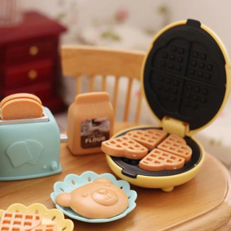 

1/12 Scale Dollhouse Bread Machine With Toast Miniature Cute Decorations Toaster