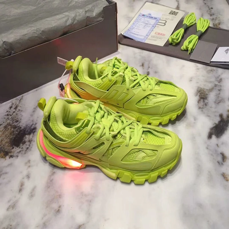 preço Mesh Men Sneakres Formadores Sapatos Casuais Moda Led Luzes 11 Luzes Disponíveis Apartamentos Los Hombres Vulcanizar Los Zapatos 2021