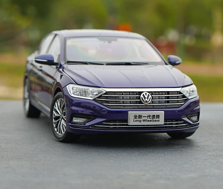 Высококачественная Игрушечная модель автомобиля из сплава 1:18 VW Sagitar новое