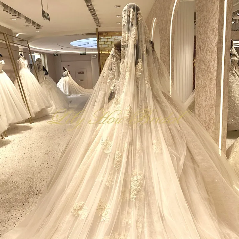 2020 New Luxury Wedding Dresses Sparkly Glitter Tulle Heavy Handwork Beaded Bridal Gown with Cape Design