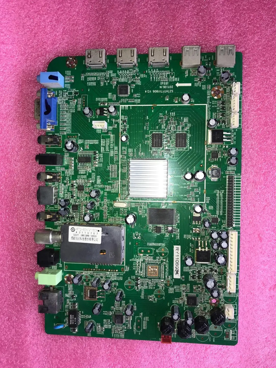 

Tsinghua Tongfang LE-32TM2000 motherboard SZTHTFTV1906 V3.4 screen T315B3-P01-L09