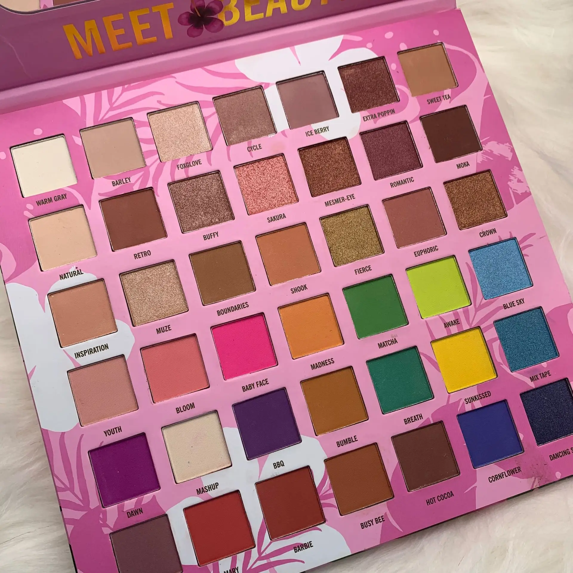 

42 colors Eyeshadow Palette Easy to Color Lasting Cut Male Eye Shadow Pigment Eyeshadow Palette Shimmer Matte Long Lasting